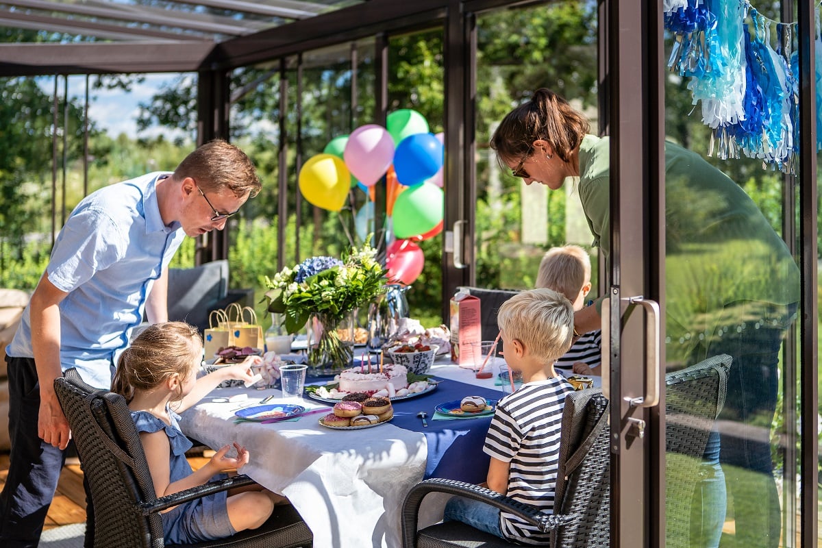 Lastenjuhlat terassilla