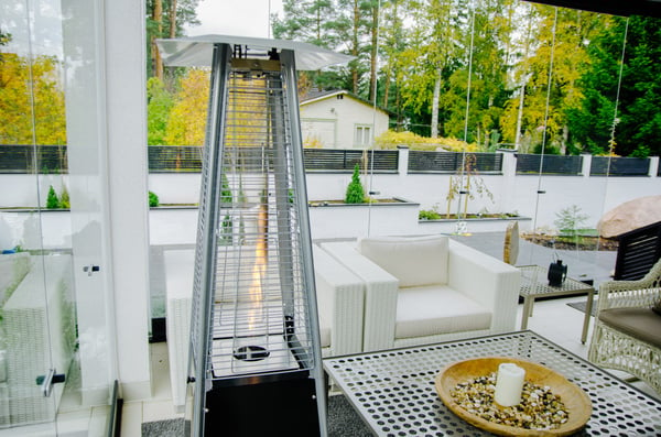 convierte tu terraza en un nuevo salón con este radiador eléctrico  para exteriores