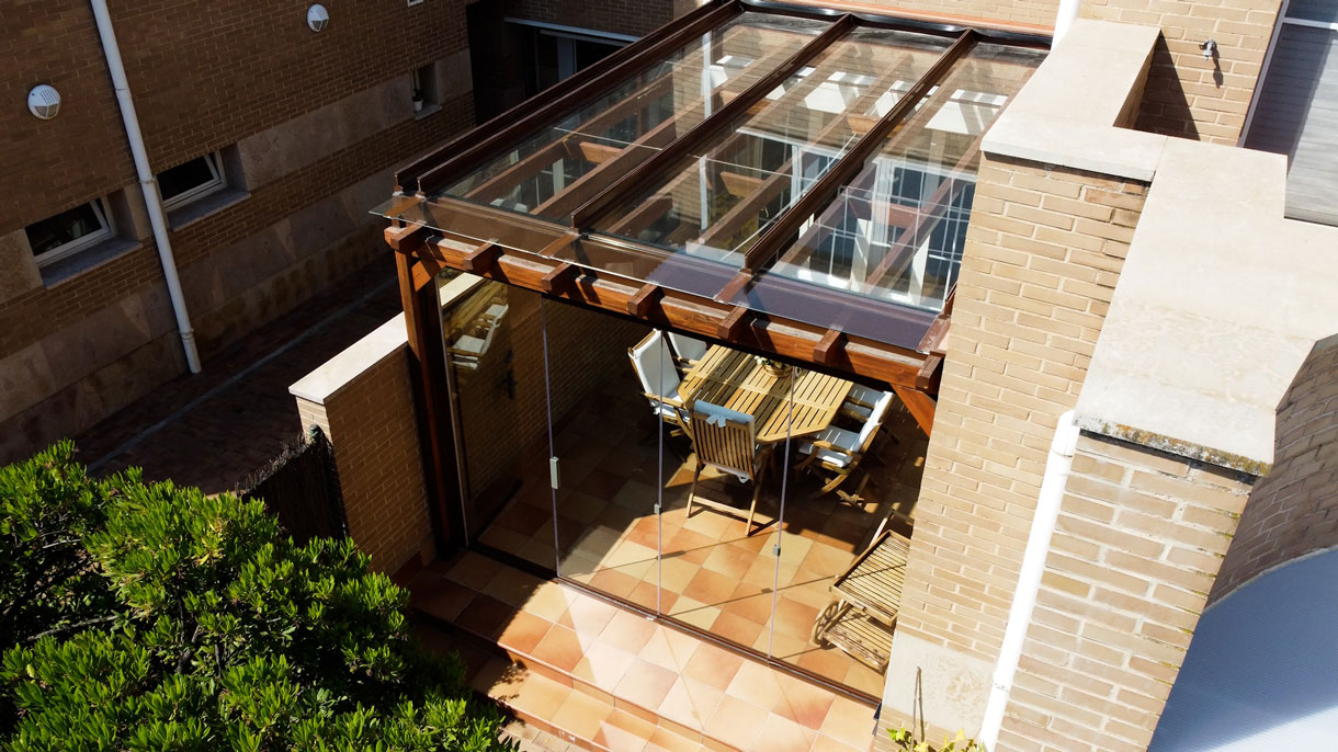 ¿Cómo hacer una terraza en primera planta más segura?